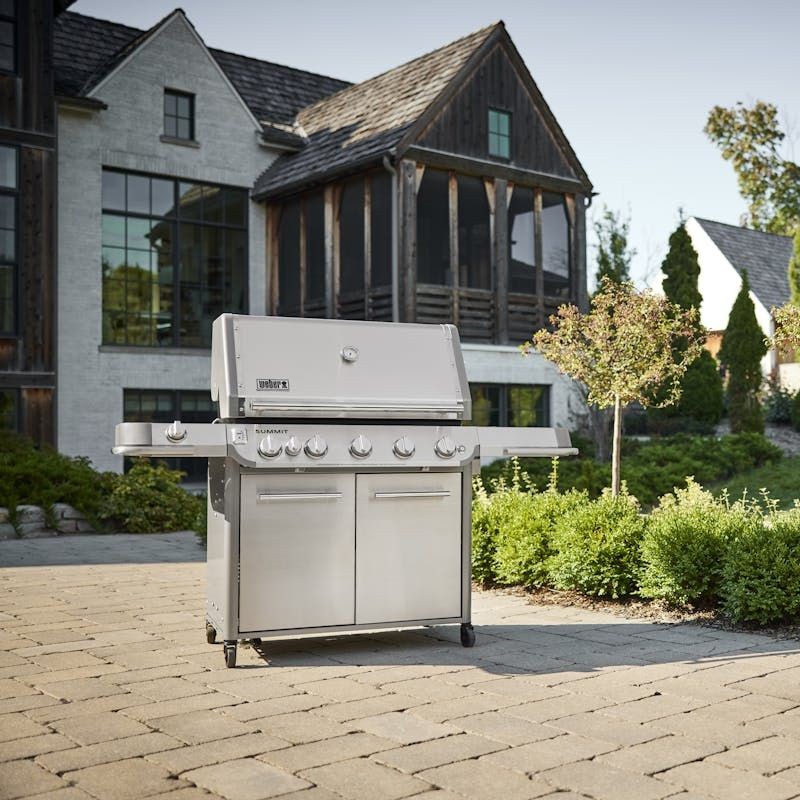 “Professional assembly service for Weber Summit FS38 S gas grill, ensuring safe and efficient setup for optimal grilling performance.”